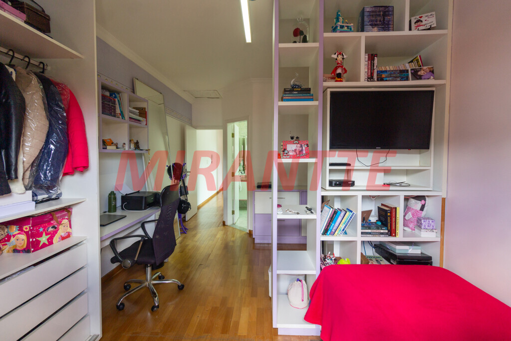 Sobrado de 204m² com 3 quartos em Vila Mazzei