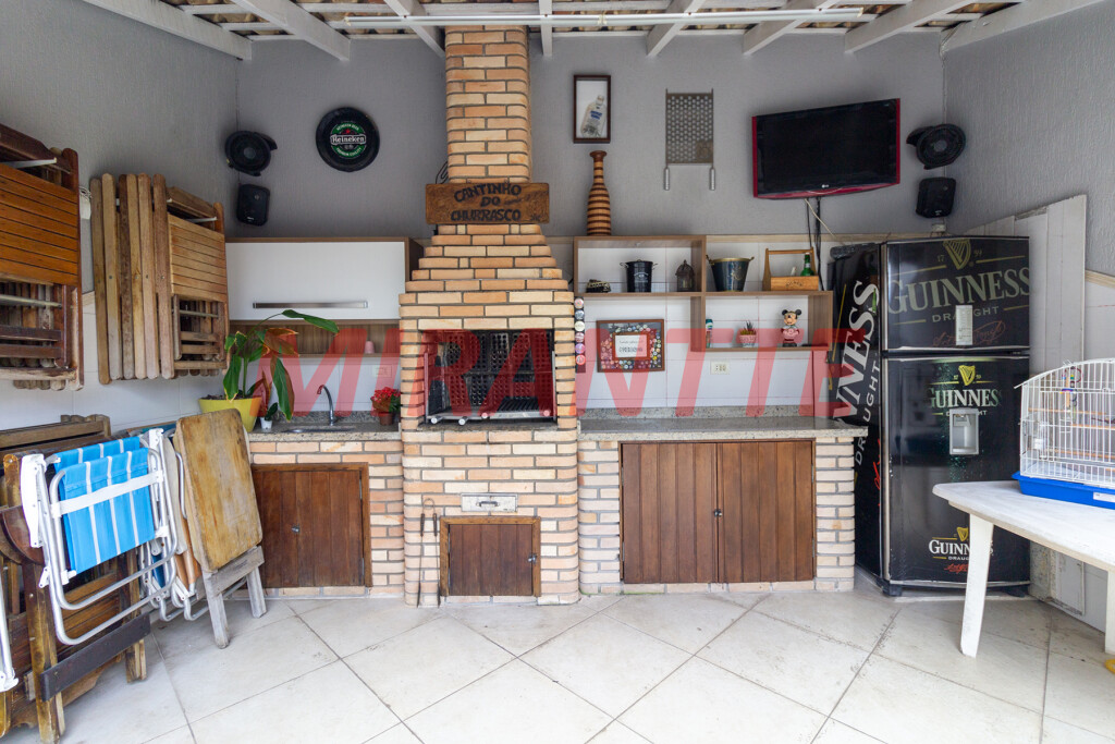 Sobrado de 204m² com 3 quartos em Vila Mazzei