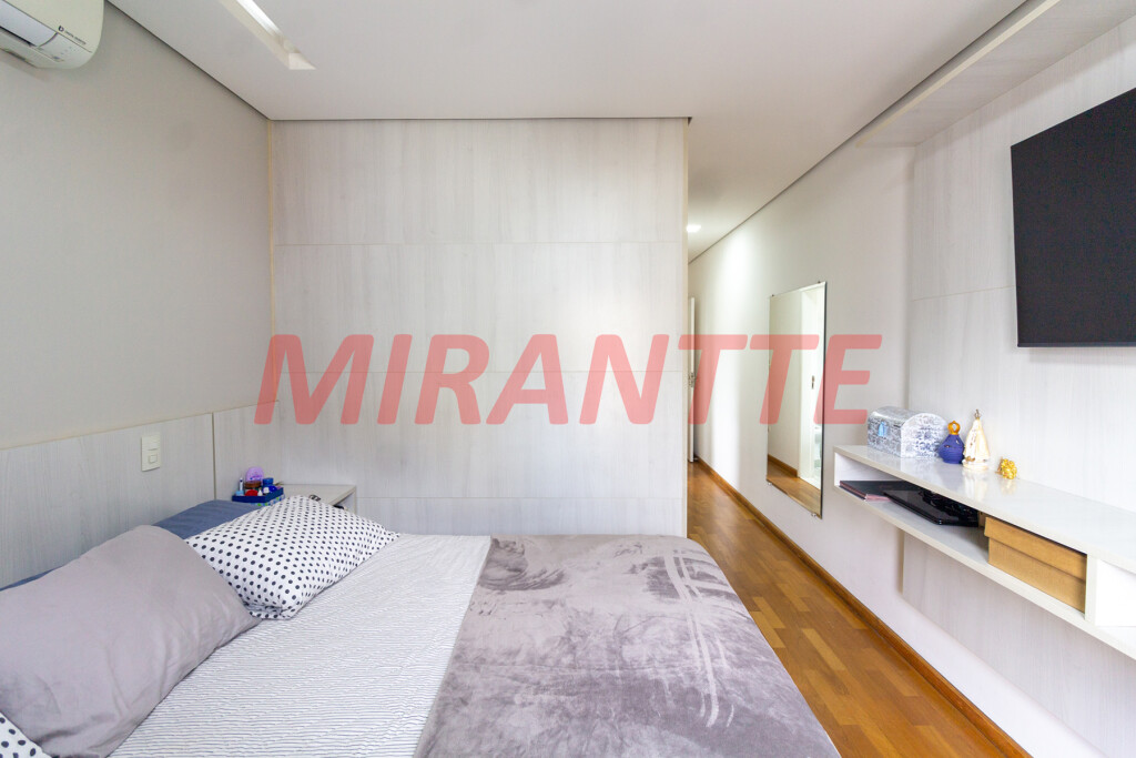 Sobrado de 204m² com 3 quartos em Vila Mazzei