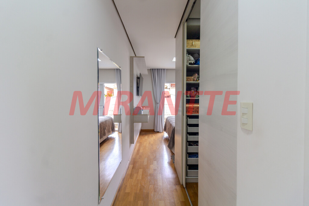 Sobrado de 204m² com 3 quartos em Vila Mazzei