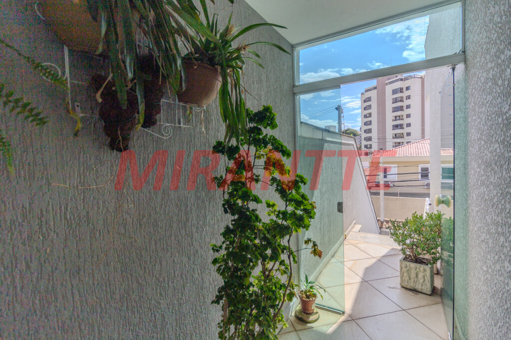 Sobrado de 204m² com 3 quartos em Vila Mazzei
