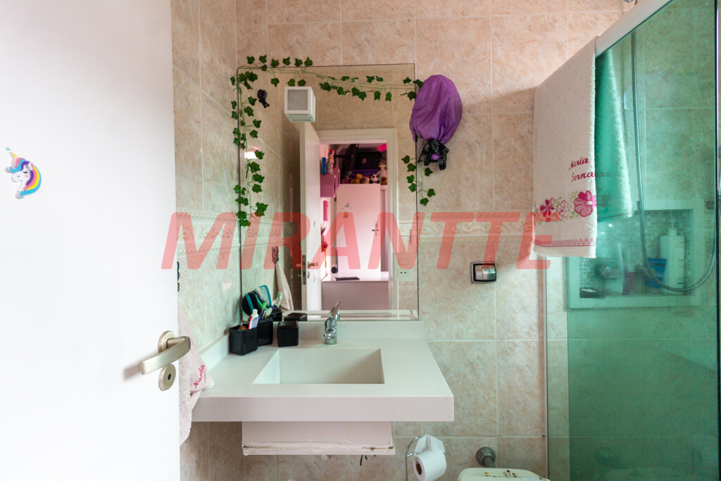 Sobrado de 204m² com 3 quartos em Vila Mazzei