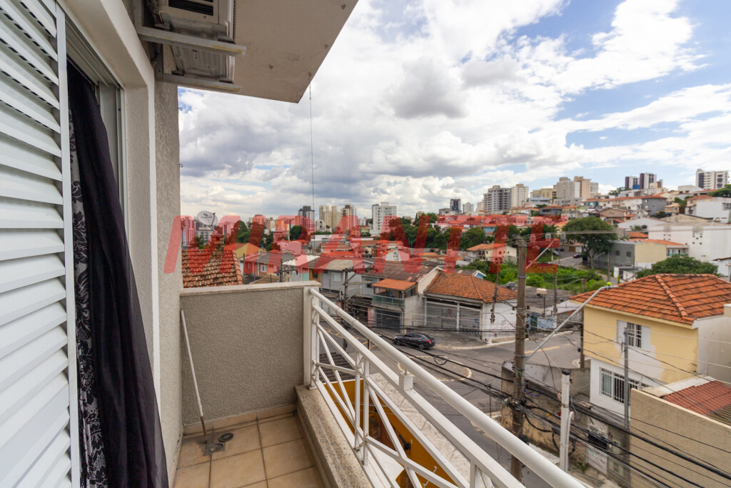 Sobrado de 204m² com 3 quartos em Vila Mazzei