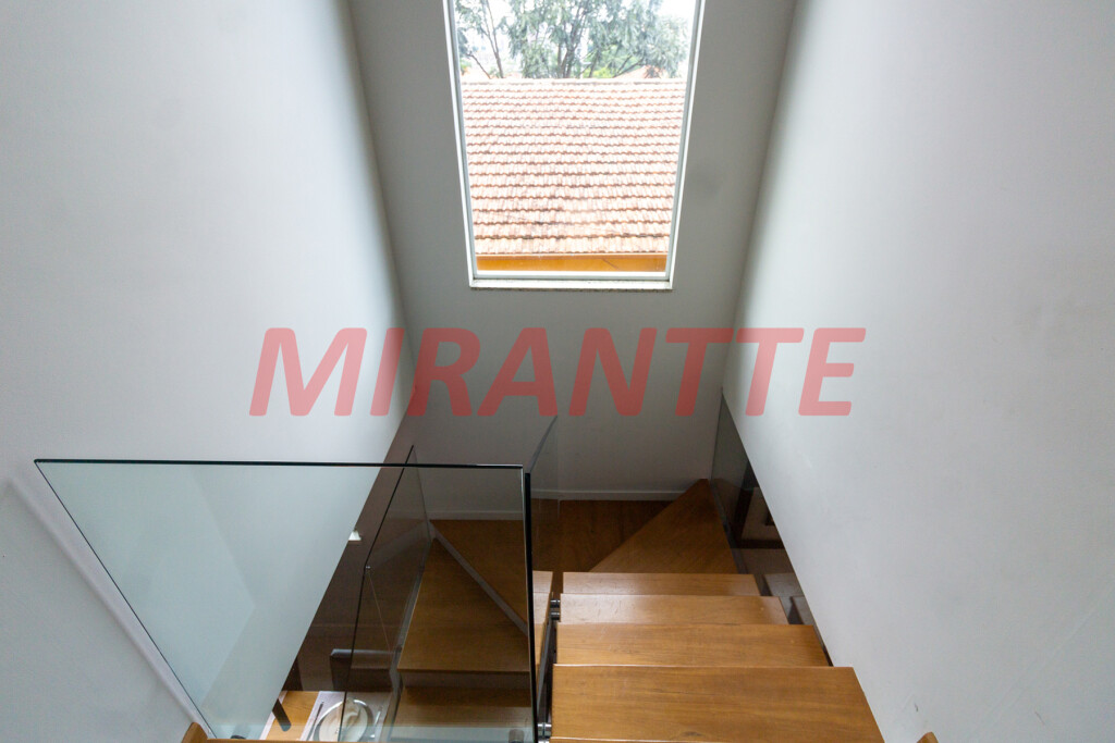 Sobrado de 204m² com 3 quartos em Vila Mazzei