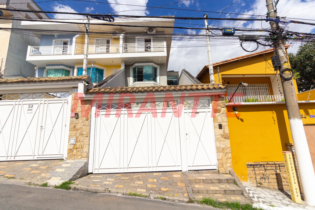 Sobrado de 204m² com 3 quartos em Vila Mazzei
