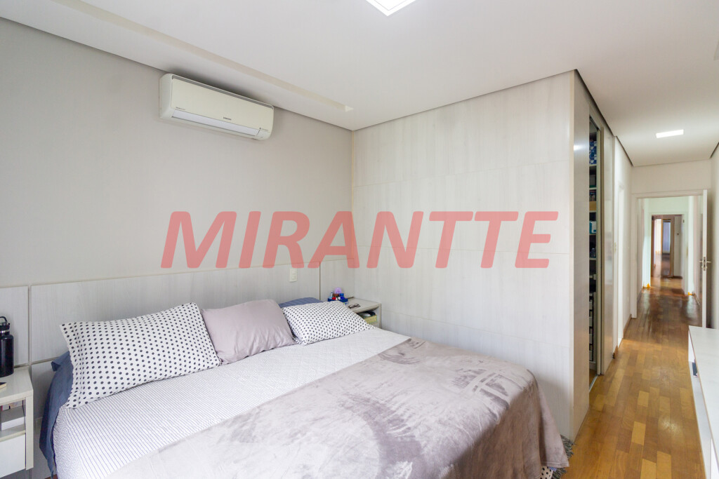 Sobrado de 204m² com 3 quartos em Vila Mazzei
