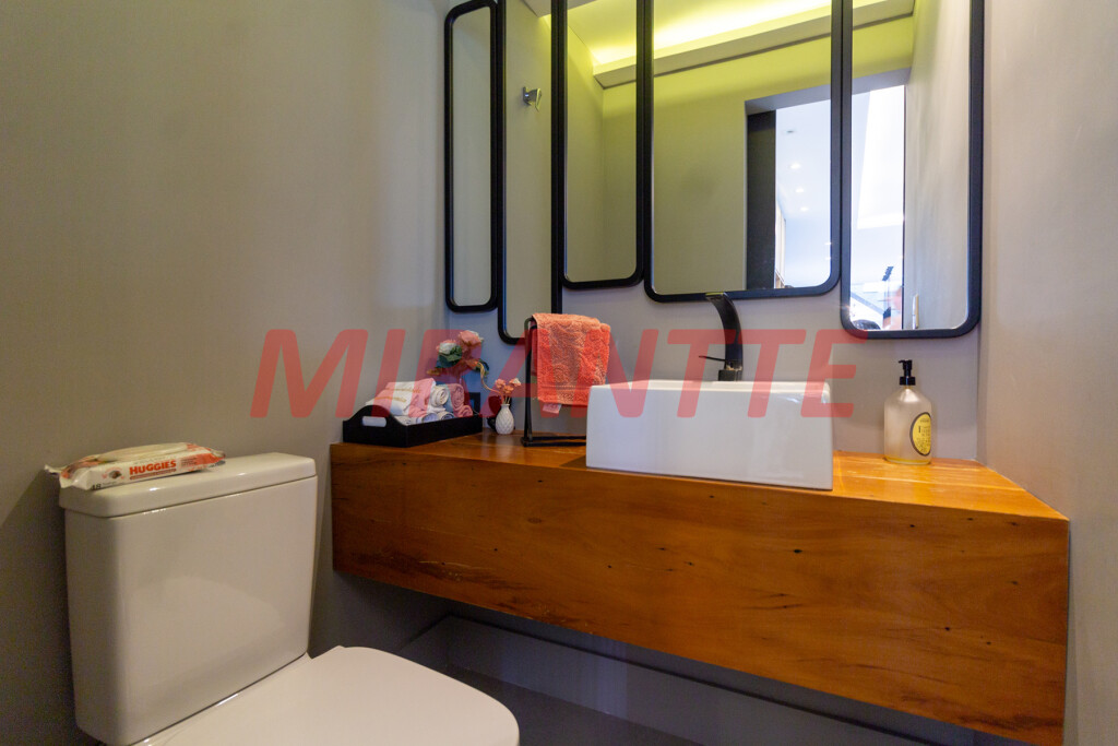 Sobrado de 204m² com 3 quartos em Vila Mazzei