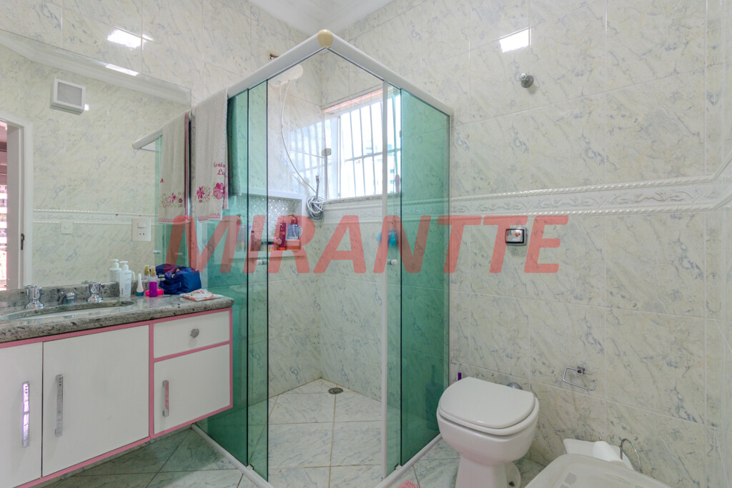 Sobrado de 204m² com 3 quartos em Vila Mazzei