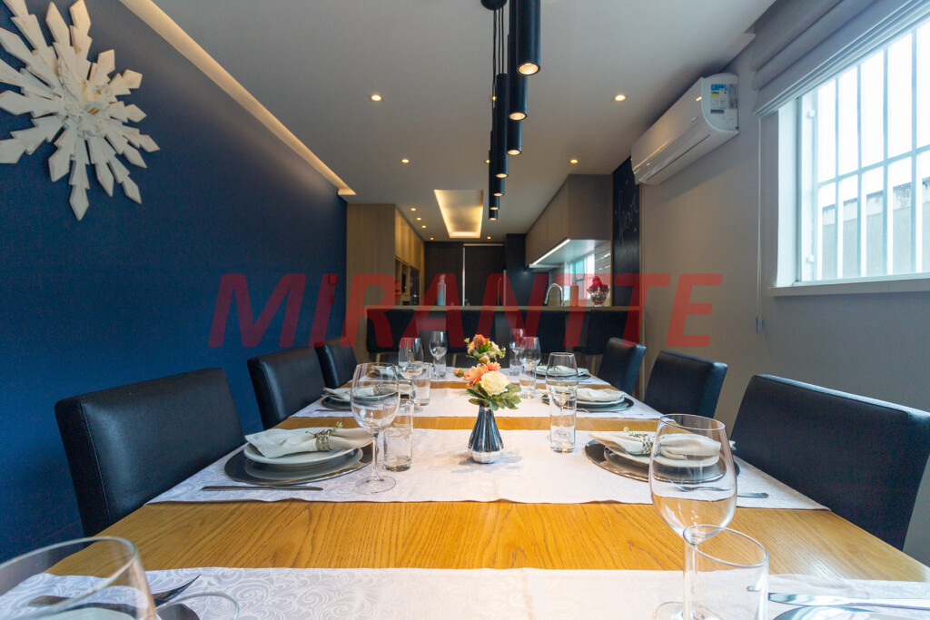Sobrado de 204m² com 3 quartos em Vila Mazzei