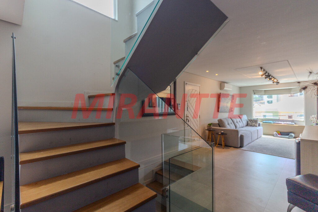 Sobrado de 204m² com 3 quartos em Vila Mazzei