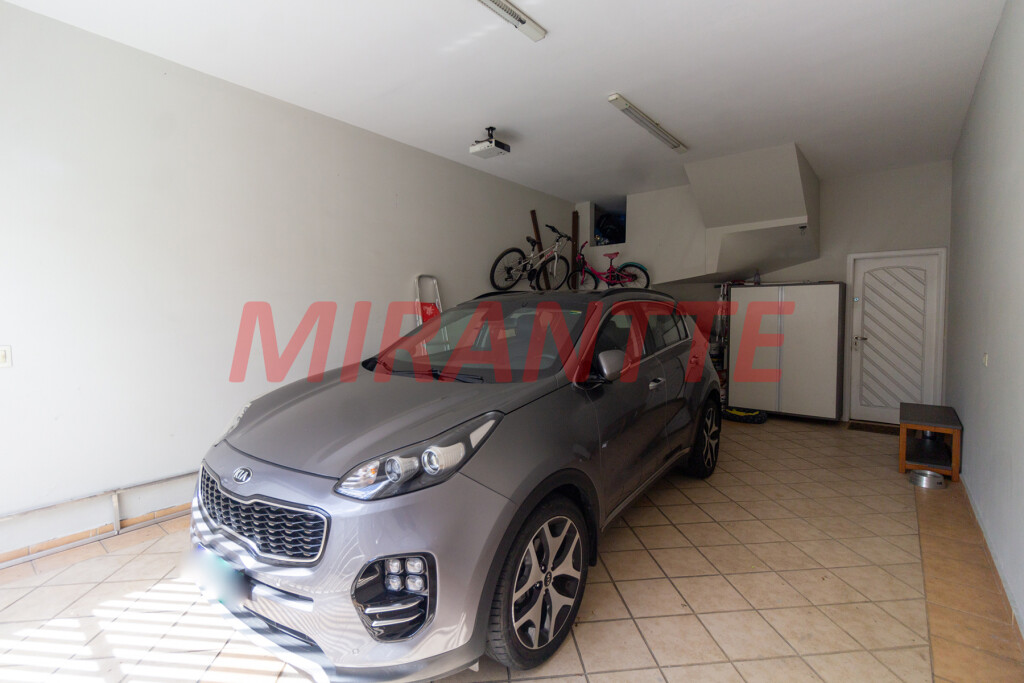 Sobrado de 204m² com 3 quartos em Vila Mazzei
