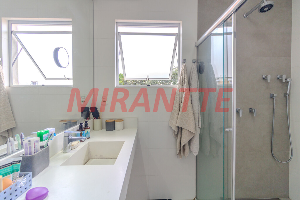 Sobrado de 204m² com 3 quartos em Vila Mazzei