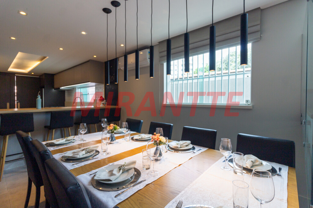 Sobrado de 204m² com 3 quartos em Vila Mazzei