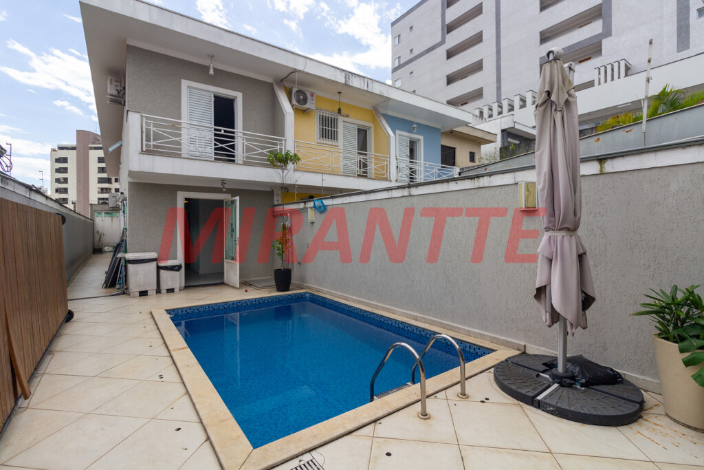Sobrado de 204m² com 3 quartos em Vila Mazzei