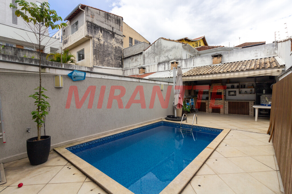 Sobrado de 204m² com 3 quartos em Vila Mazzei
