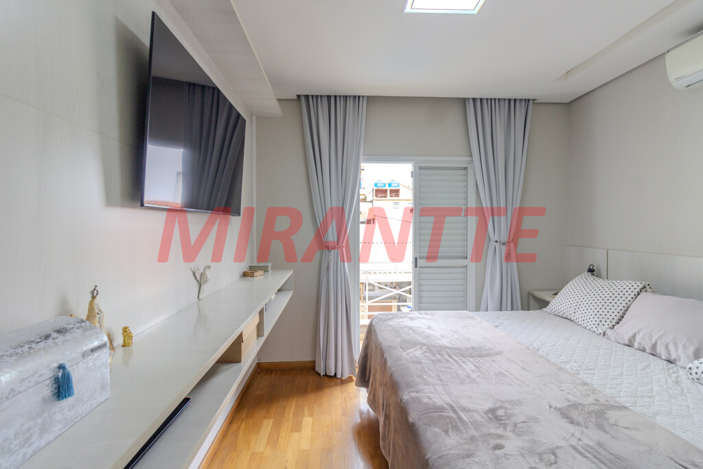 Sobrado de 204m² com 3 quartos em Vila Mazzei