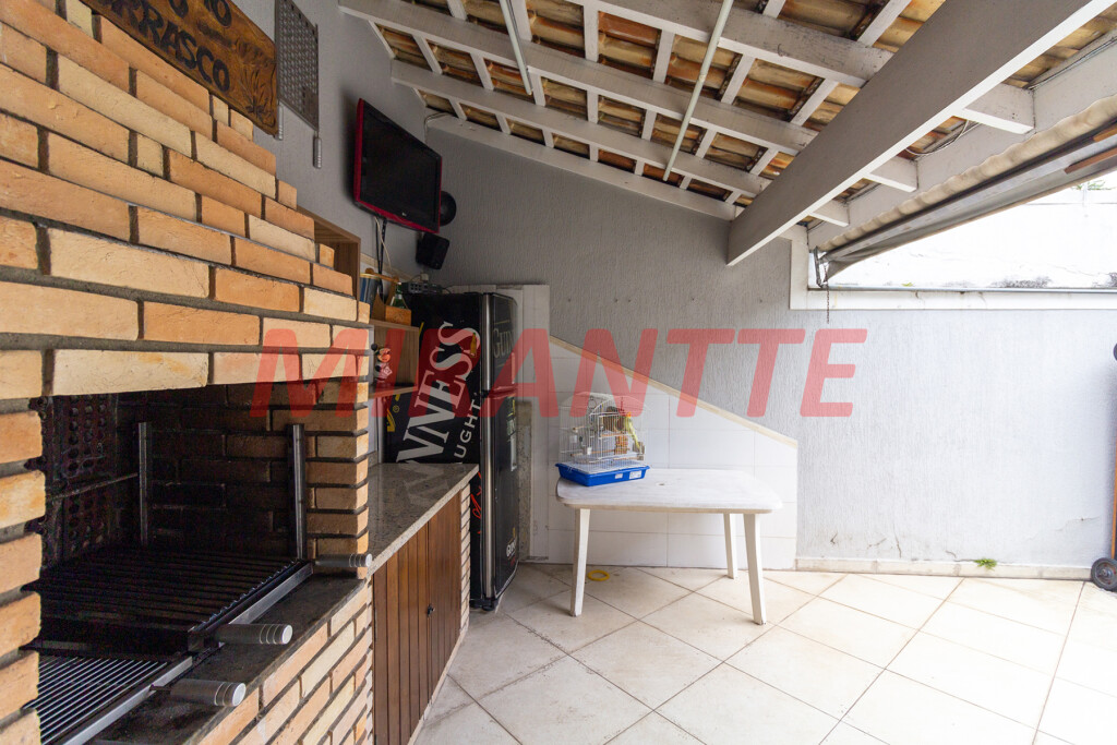 Sobrado de 204m² com 3 quartos em Vila Mazzei