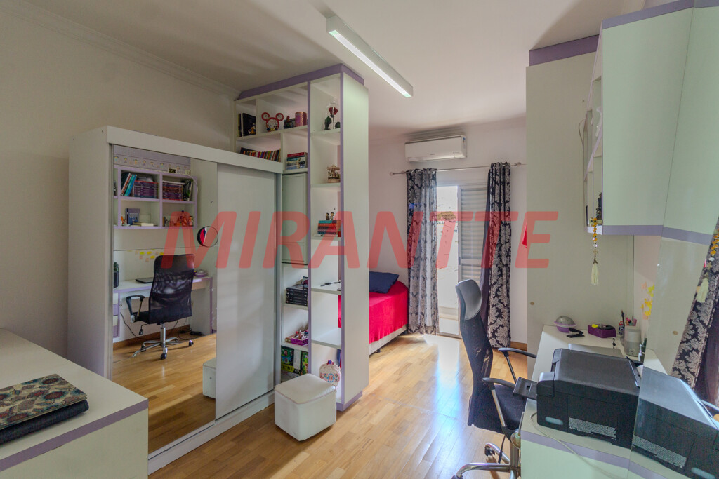 Sobrado de 204m² com 3 quartos em Vila Mazzei
