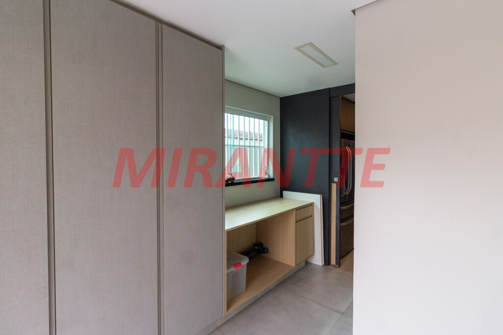 Sobrado de 204m² com 3 quartos em Vila Mazzei