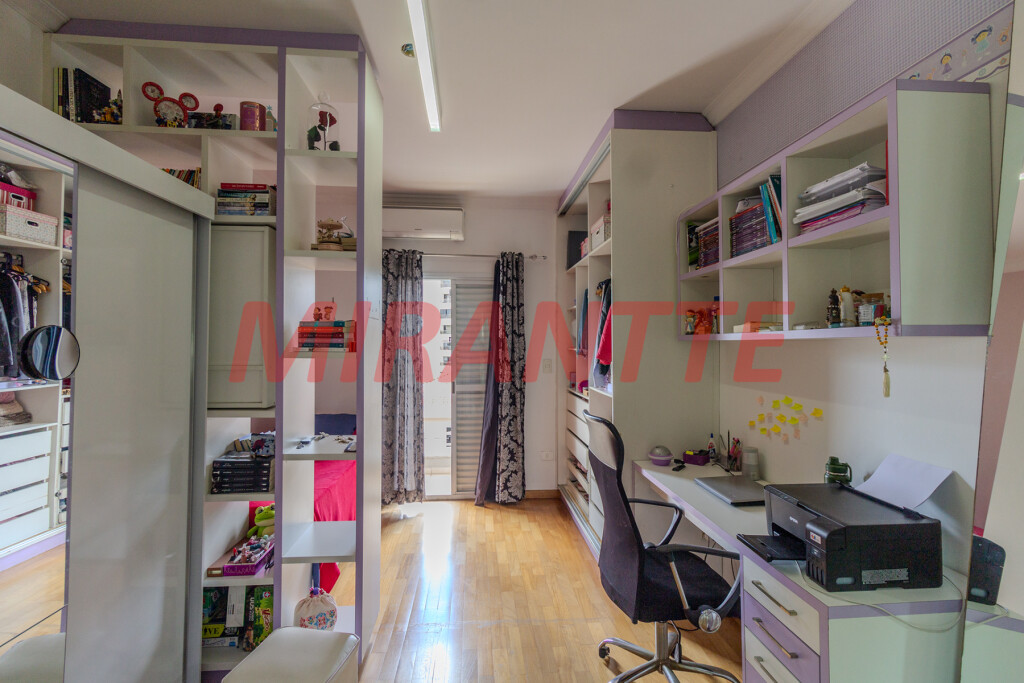 Sobrado de 204m² com 3 quartos em Vila Mazzei