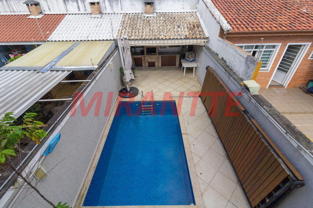Sobrado de 204m² com 3 quartos em Vila Mazzei