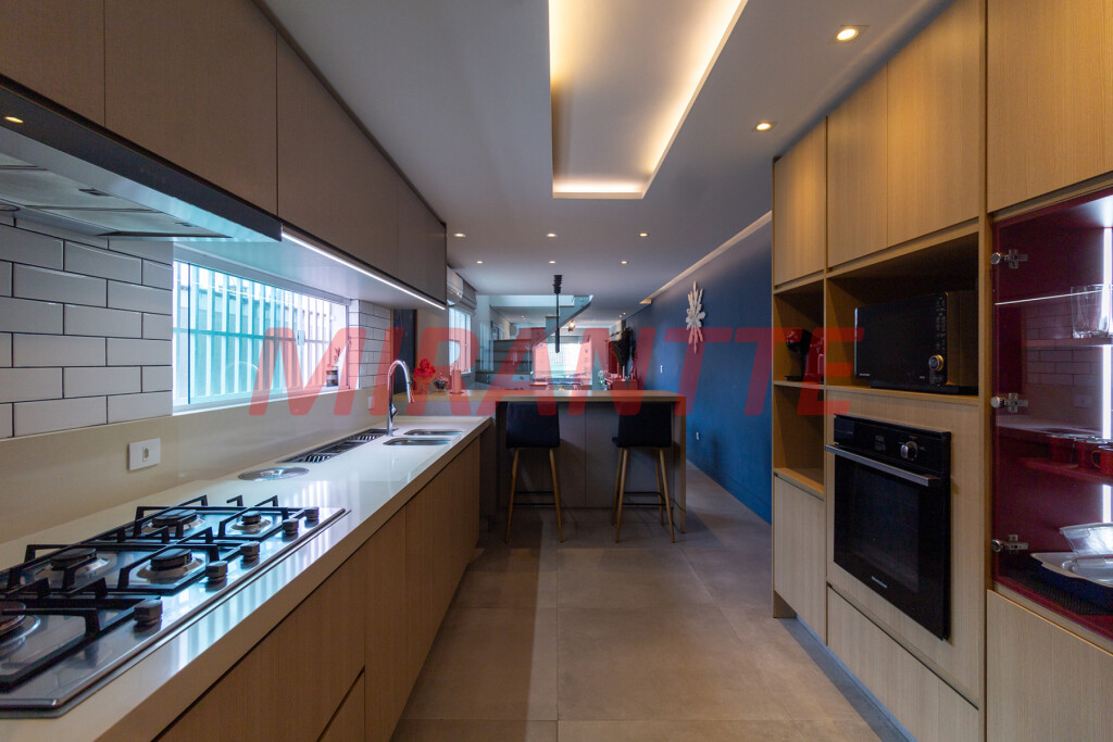 Sobrado de 204m² com 3 quartos em Vila Mazzei