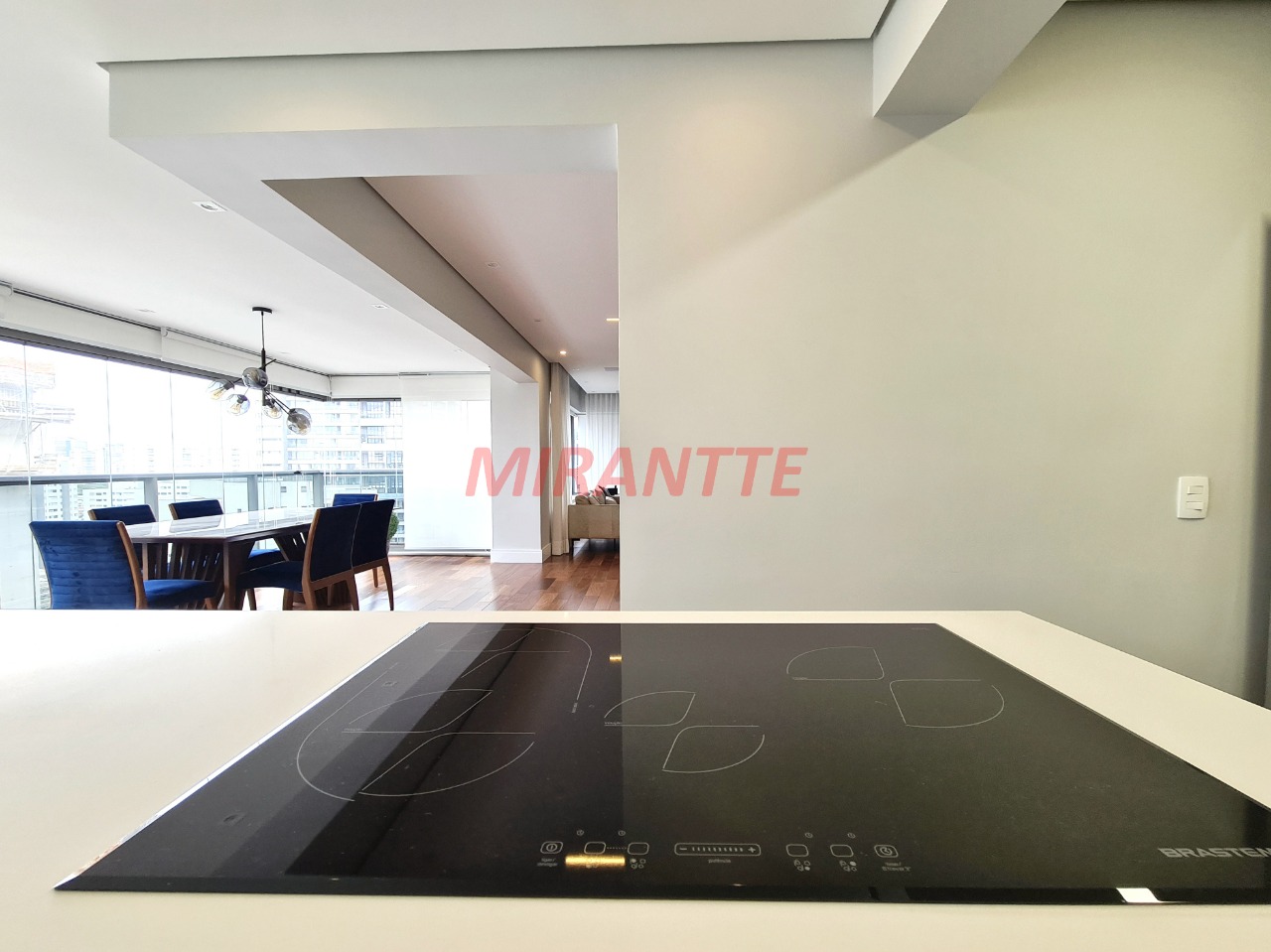 Apartamento de 192m² com 3 quartos em Campo Belo