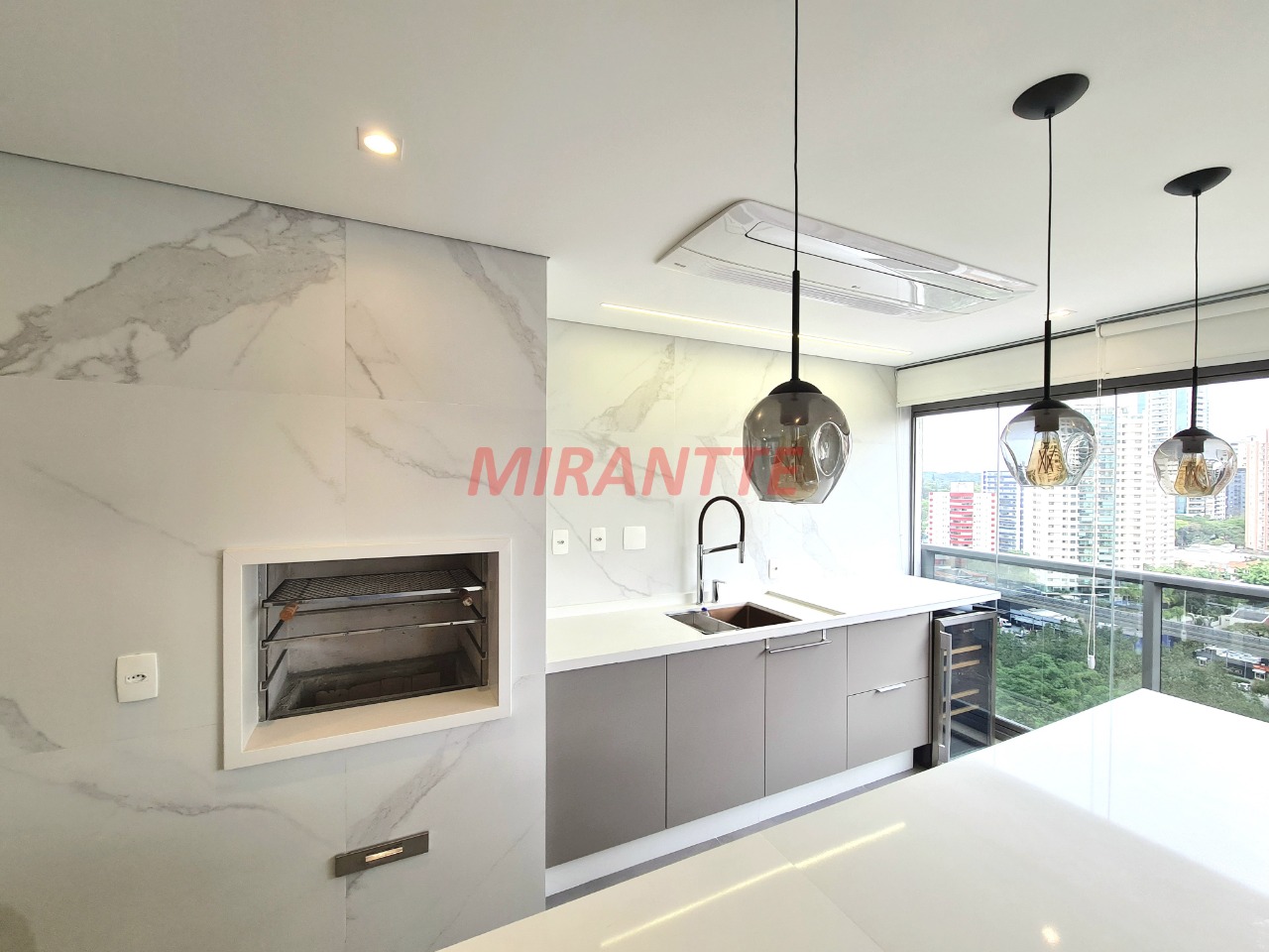 Apartamento de 192m² com 3 quartos em Campo Belo
