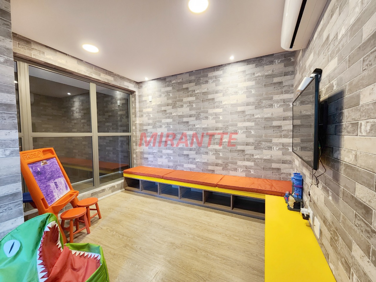 Apartamento de 192m² com 3 quartos em Campo Belo