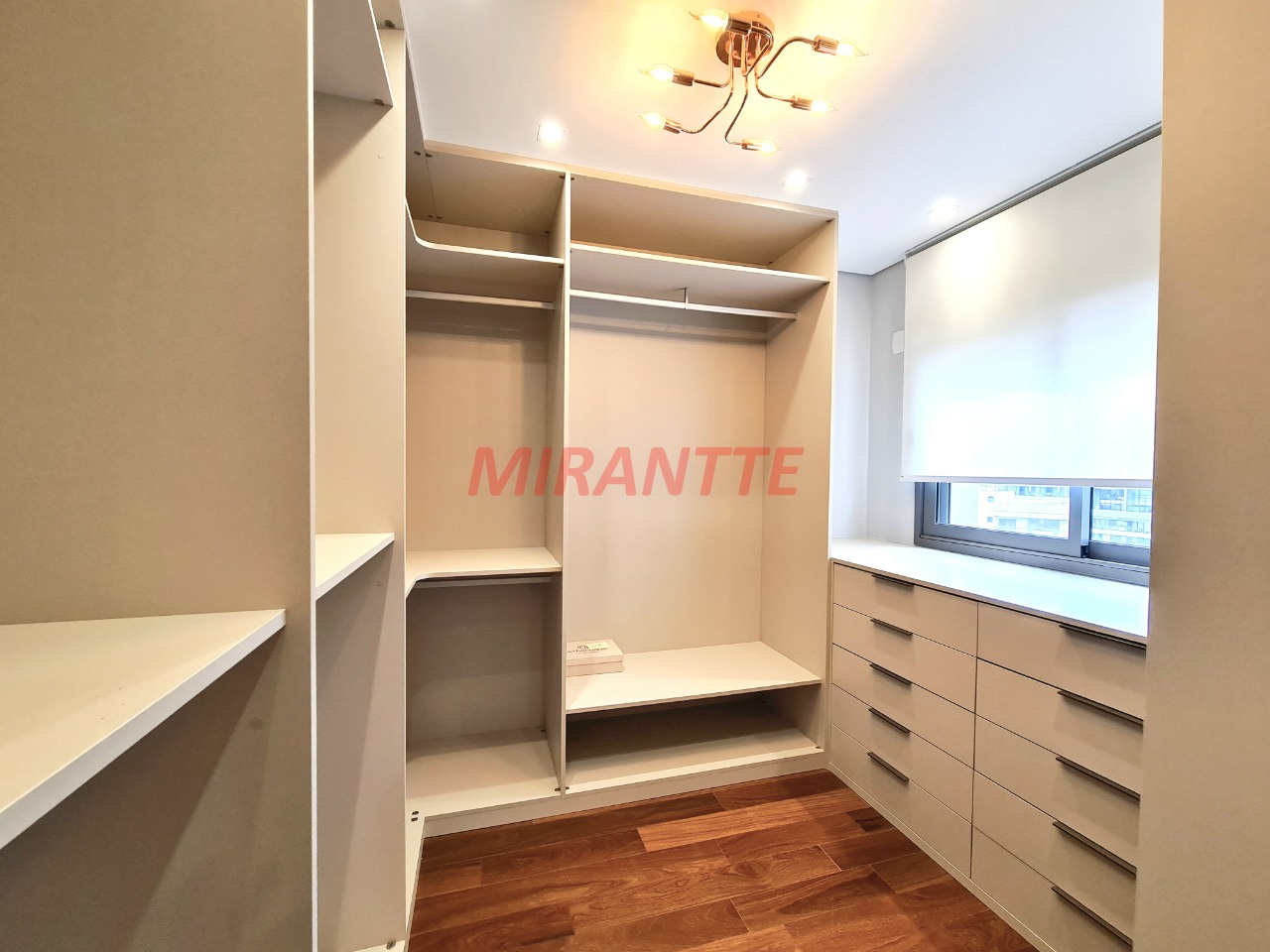 Apartamento de 192m² com 3 quartos em Campo Belo