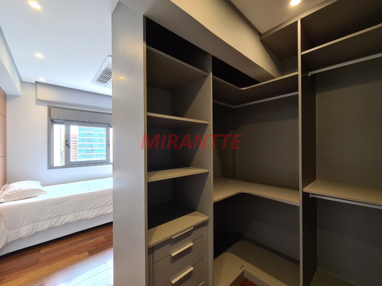 Apartamento de 192m² com 3 quartos em Campo Belo