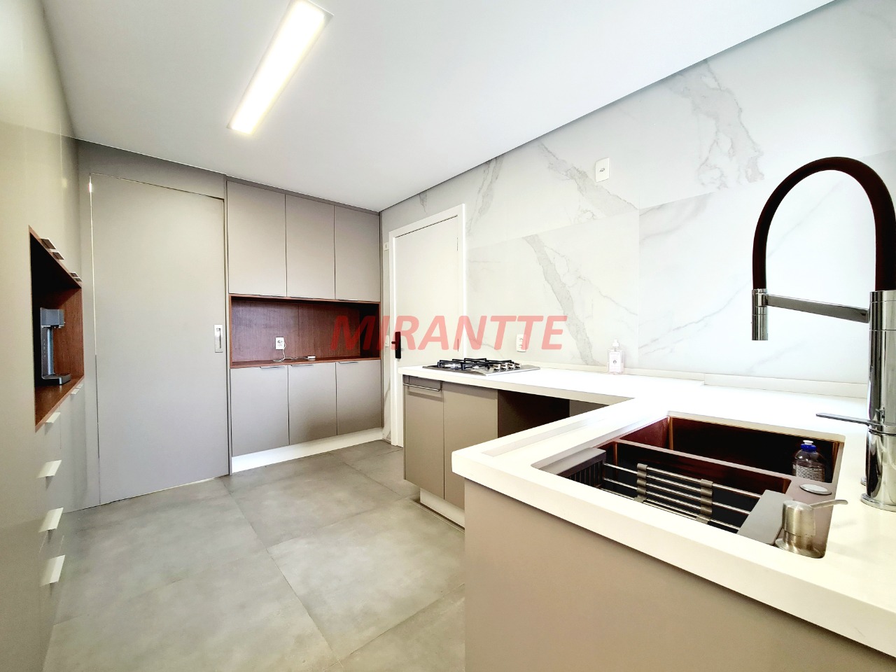 Apartamento de 192m² com 3 quartos em Campo Belo