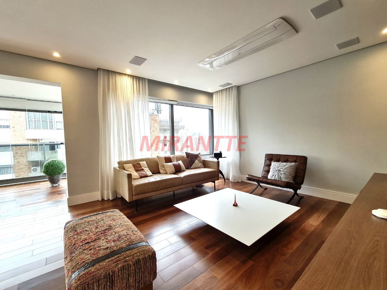 Apartamento de 192m² com 3 quartos em Campo Belo