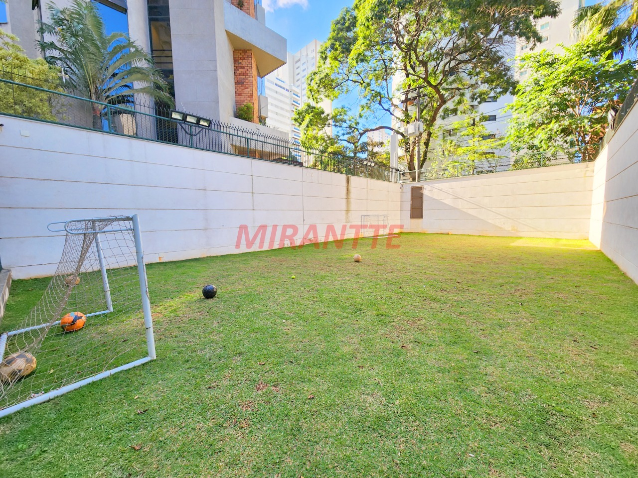 Apartamento de 192m² com 3 quartos em Campo Belo