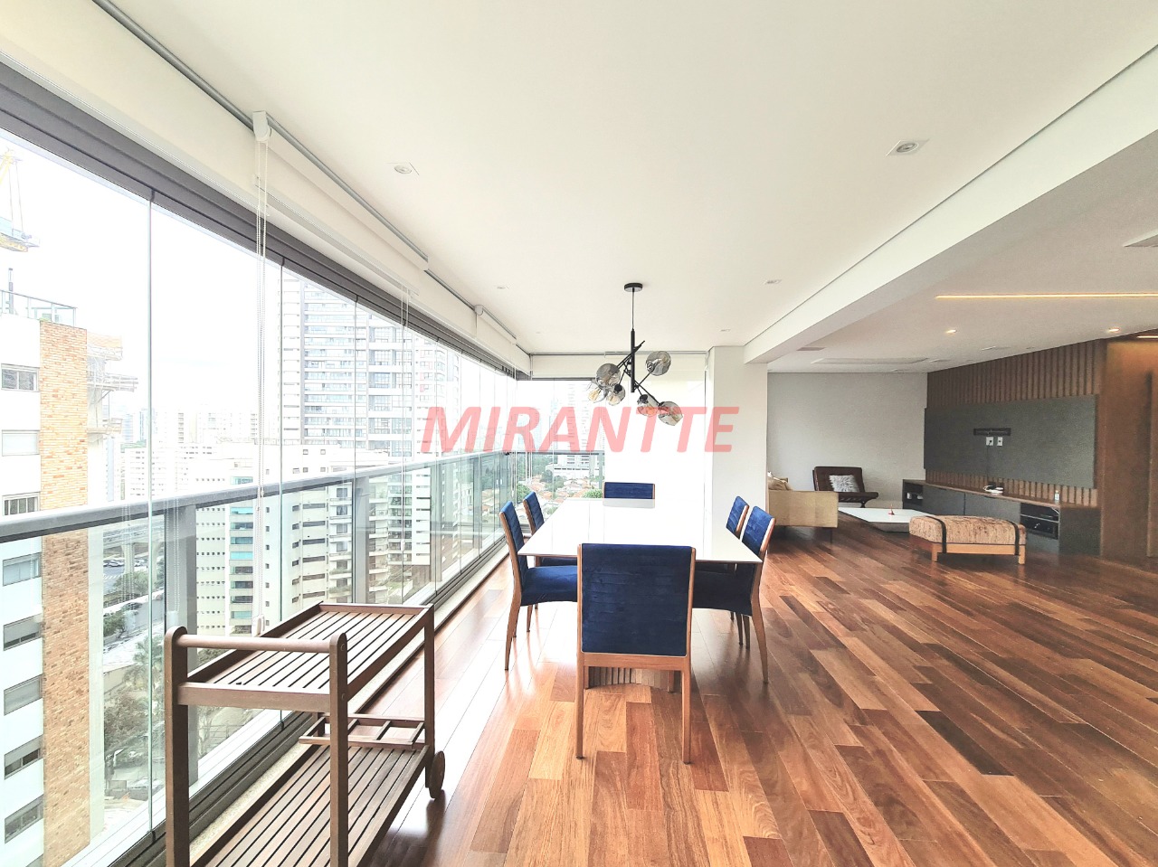 Apartamento de 192m² com 3 quartos em Campo Belo