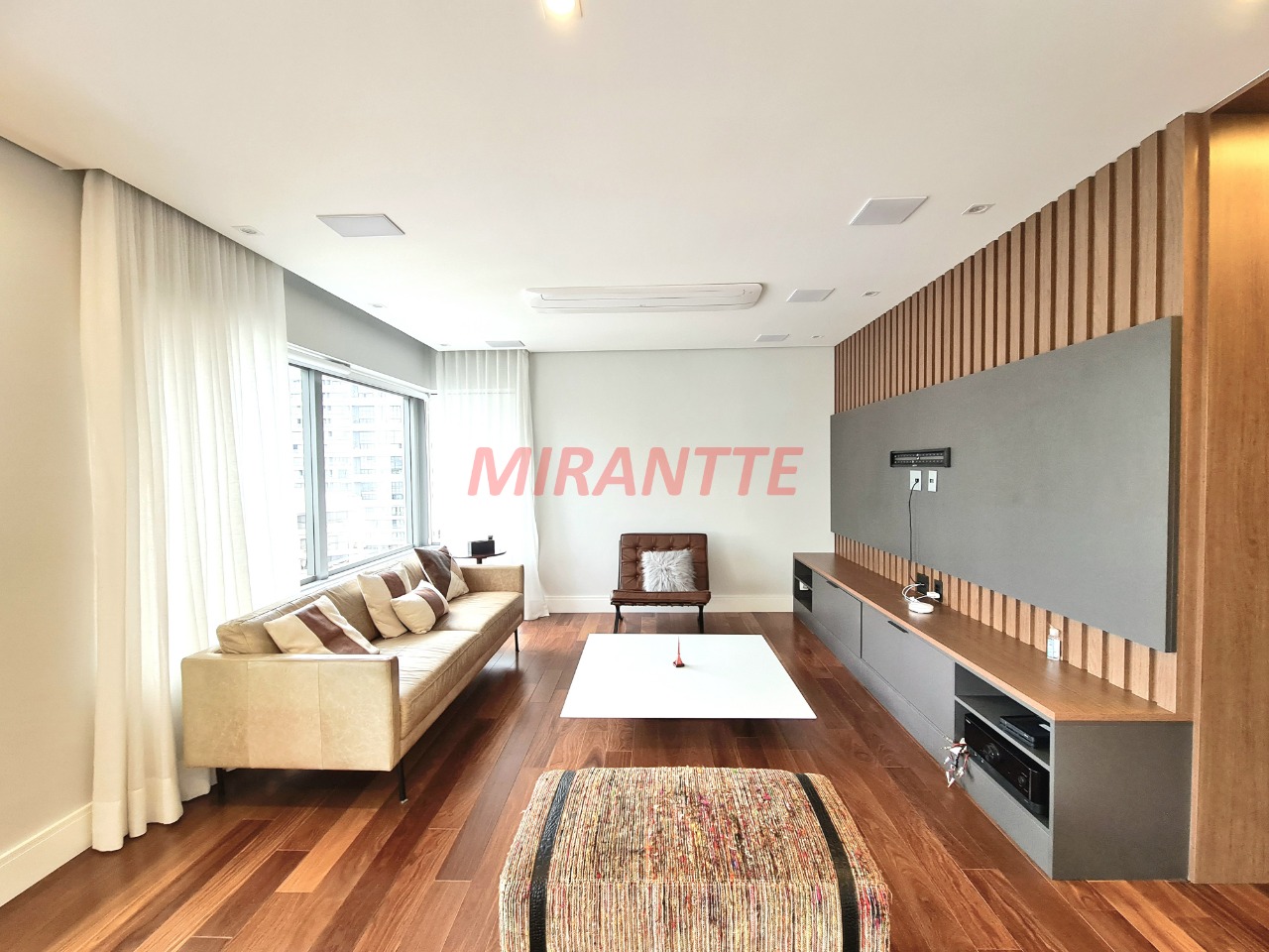 Apartamento de 192m² com 3 quartos em Campo Belo