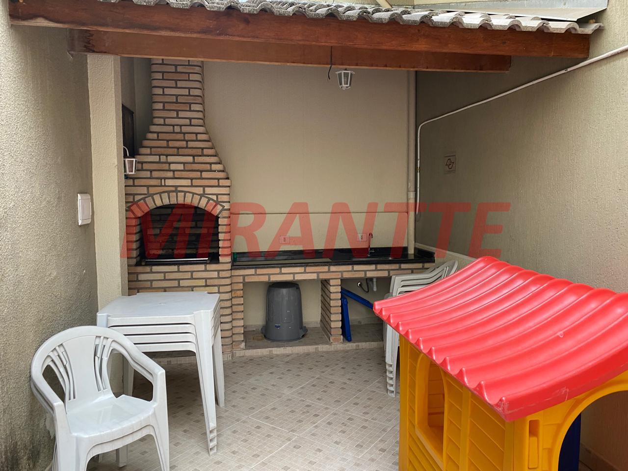 Cond. fechado de 130m² com 3 quartos em Vila Mazzei