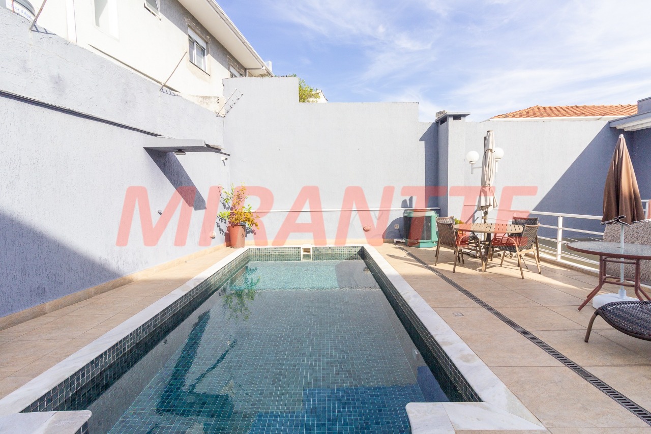 Sobrado de 321m² com 4 quartos em Santa Teresinha