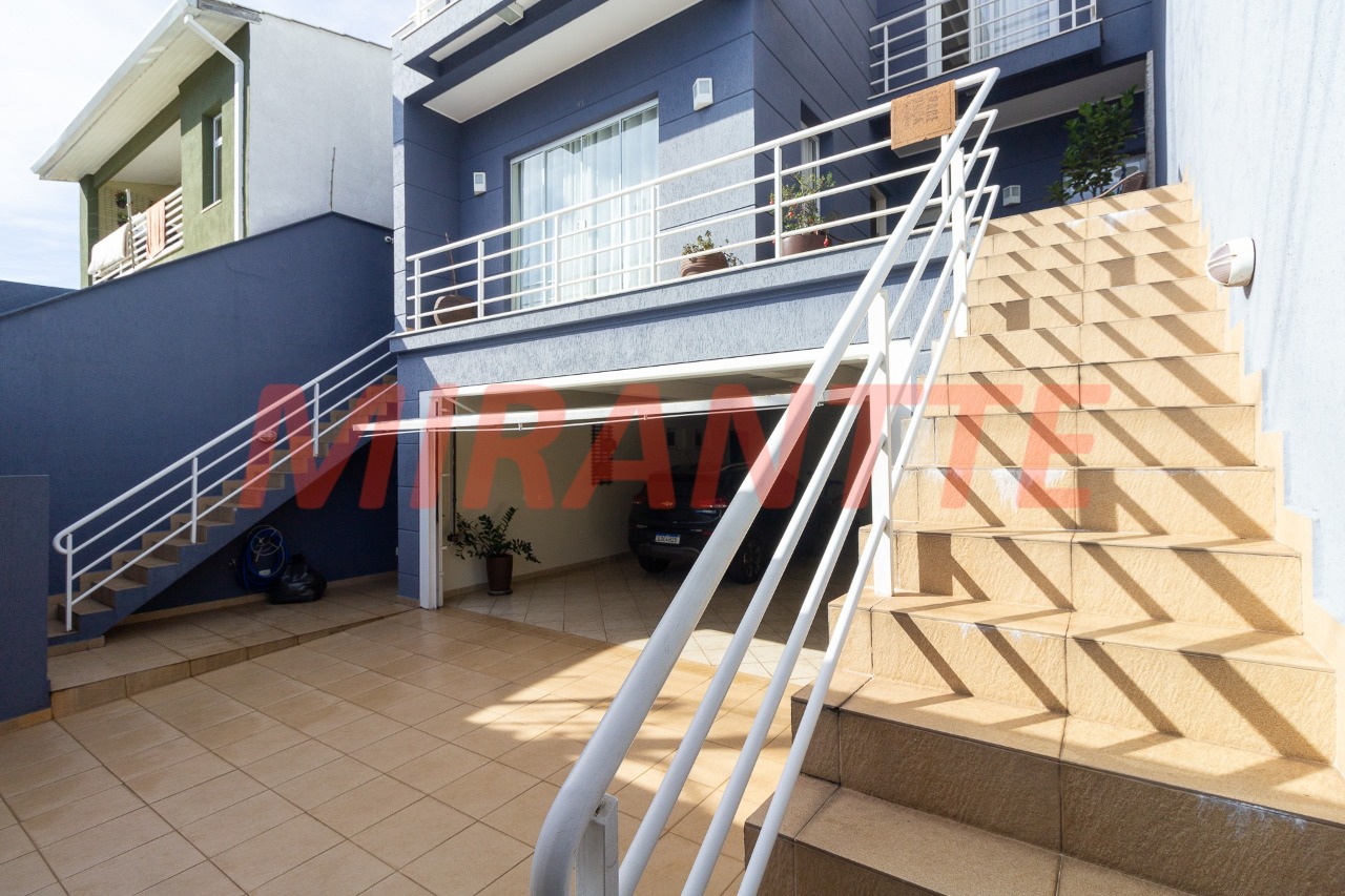 Sobrado de 321m² com 4 quartos em Santa Teresinha