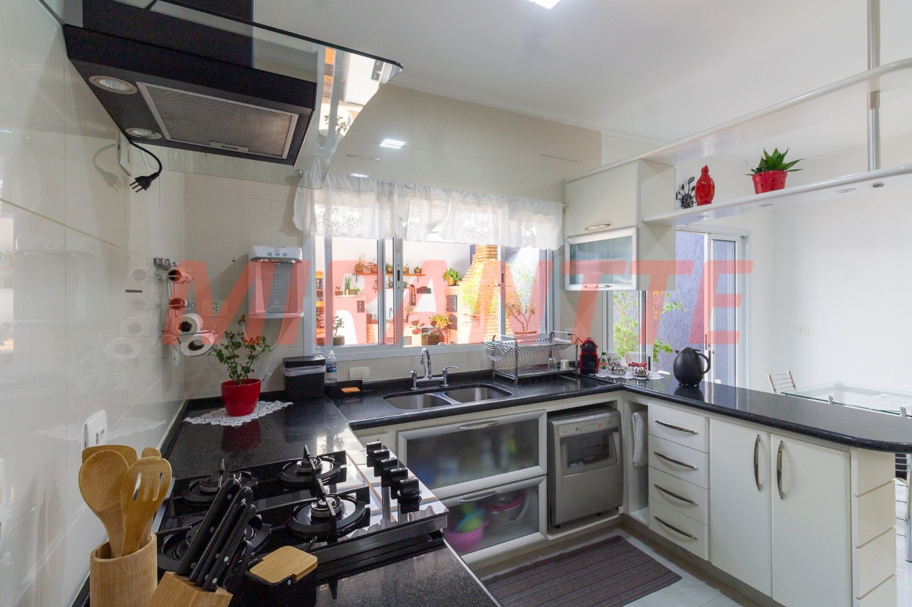 Sobrado de 321m² com 4 quartos em Santa Teresinha