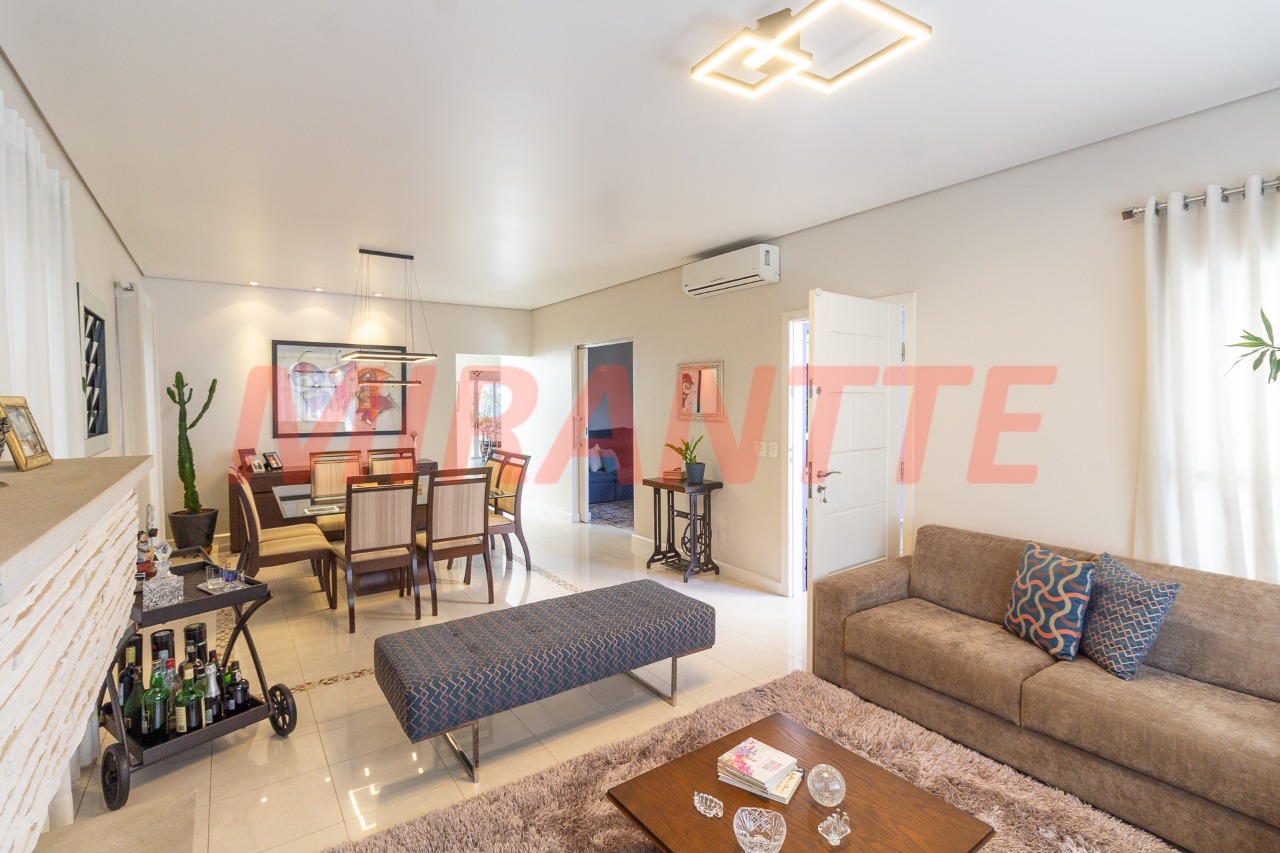 Sobrado de 321m² com 4 quartos em Santa Teresinha