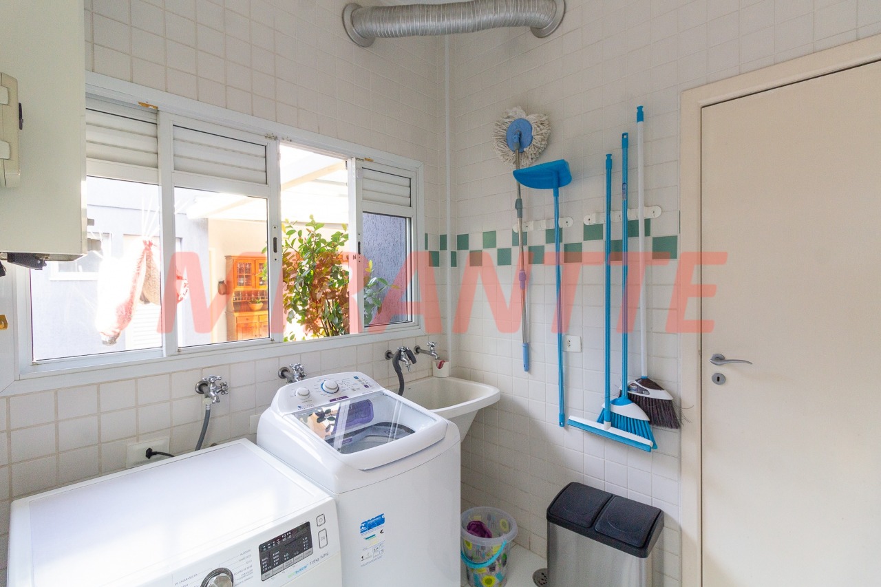 Sobrado de 321m² com 4 quartos em Santa Teresinha