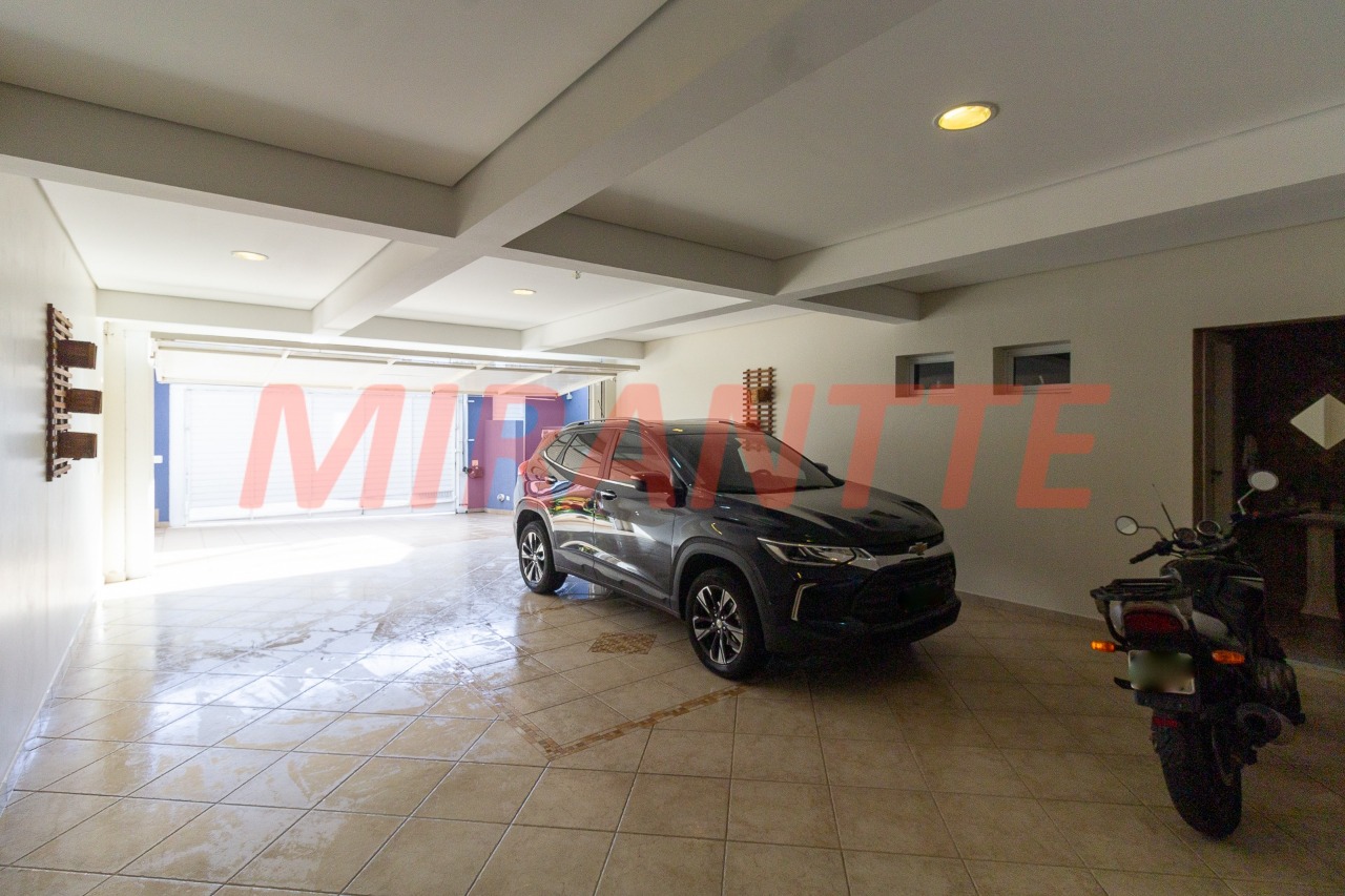 Sobrado de 321m² com 4 quartos em Santa Teresinha