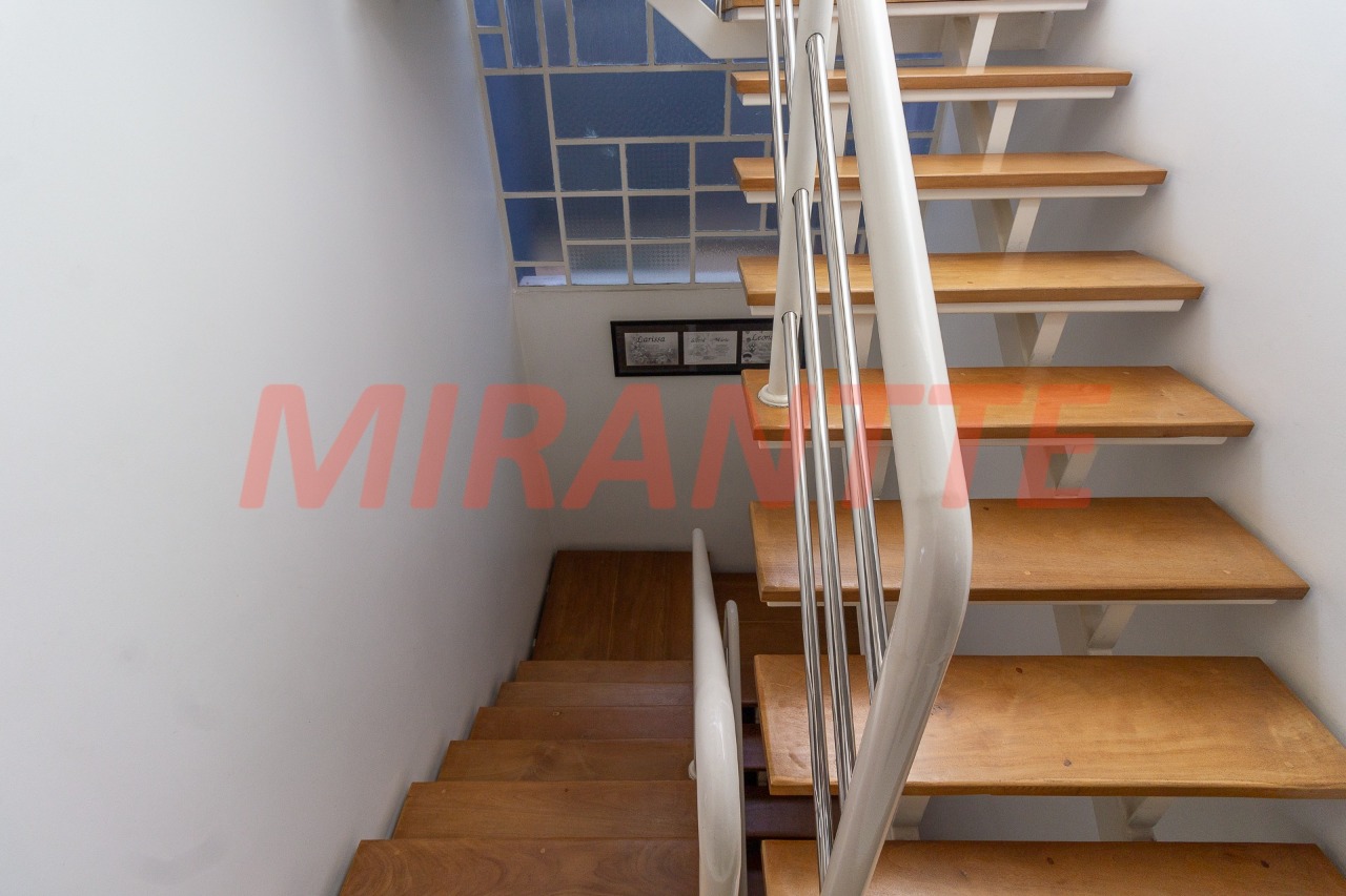 Sobrado de 321m² com 4 quartos em Santa Teresinha