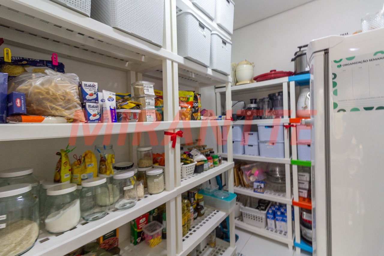 Sobrado de 321m² com 4 quartos em Santa Teresinha