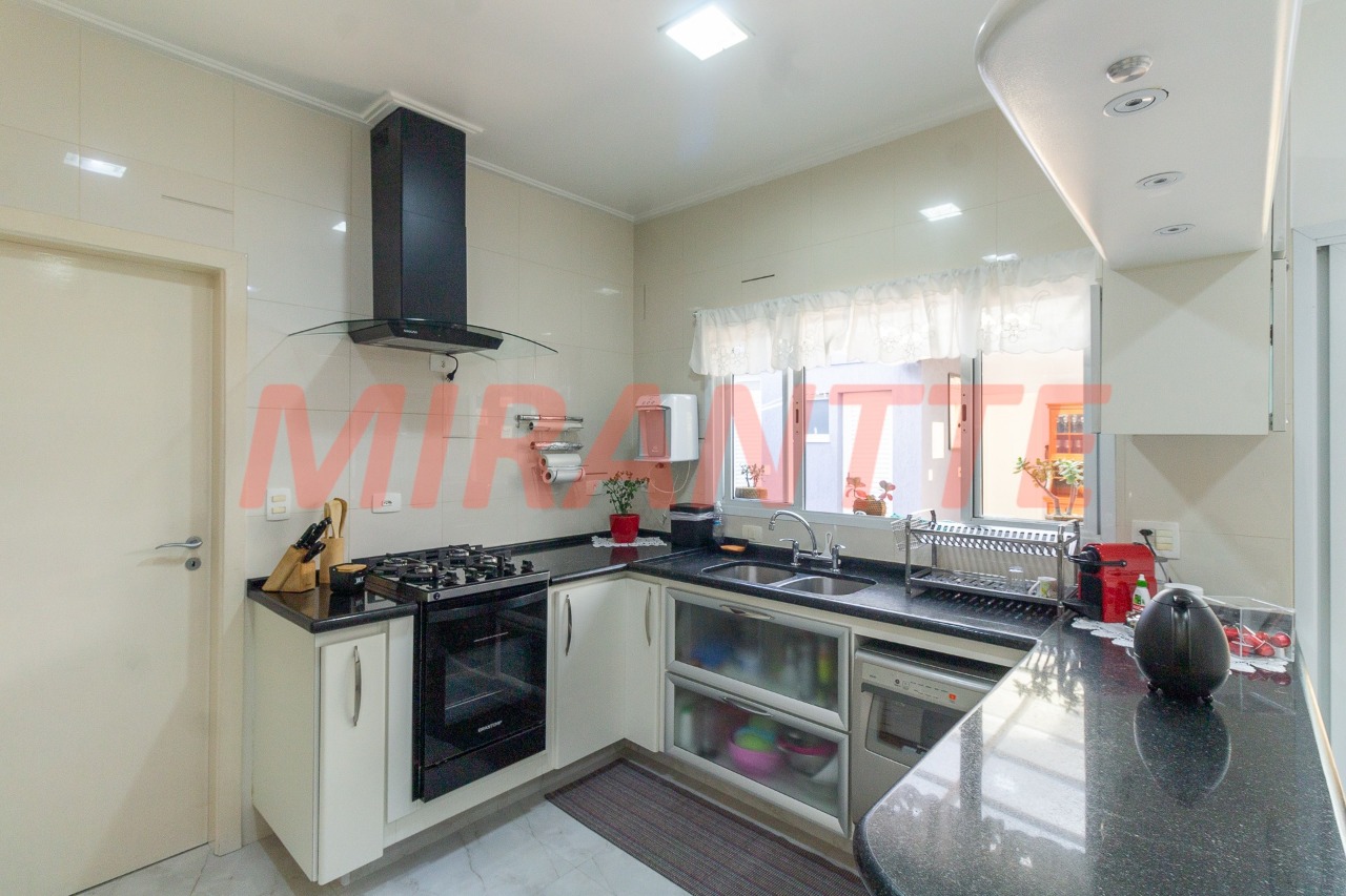 Sobrado de 321m² com 4 quartos em Santa Teresinha