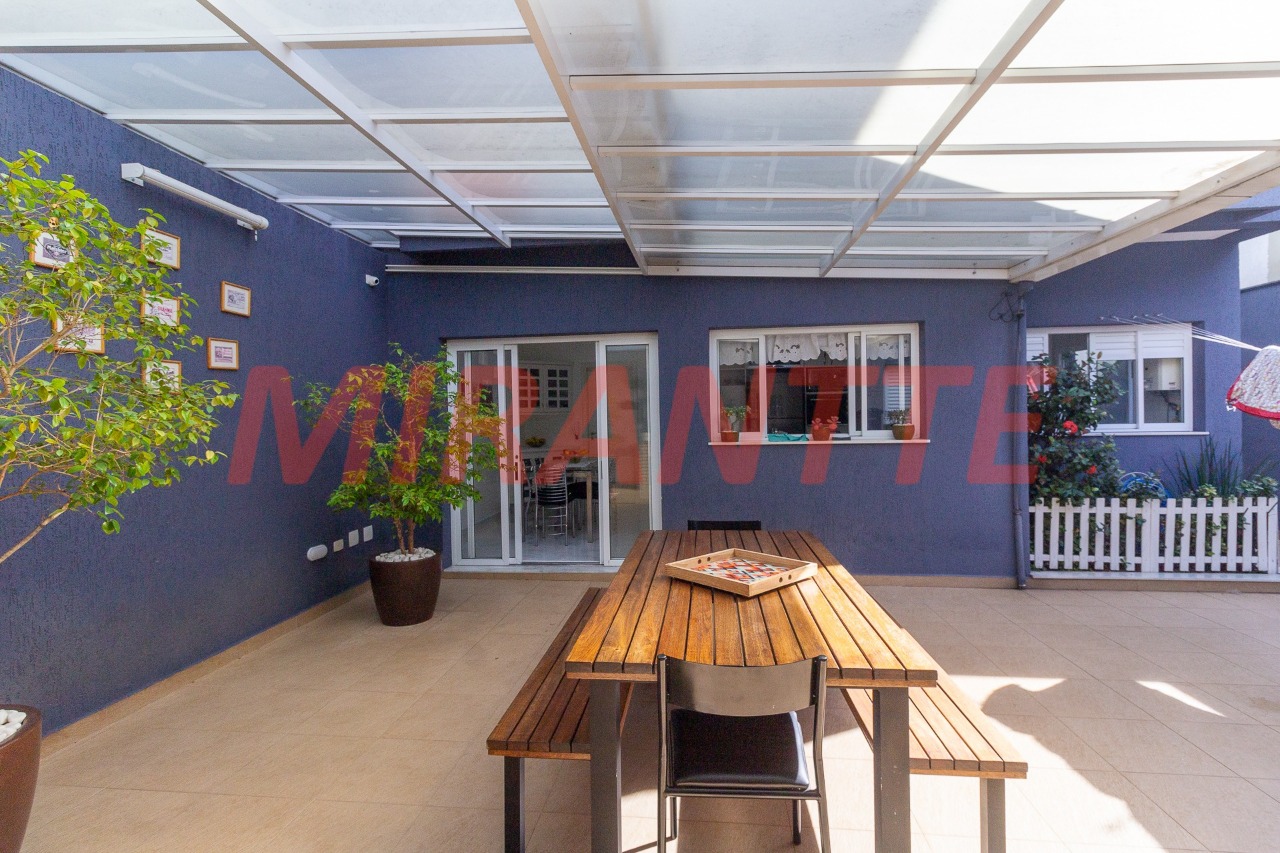 Sobrado de 321m² com 4 quartos em Santa Teresinha