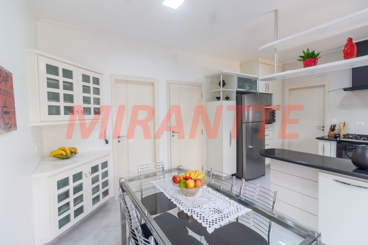 Sobrado de 321m² com 4 quartos em Santa Teresinha