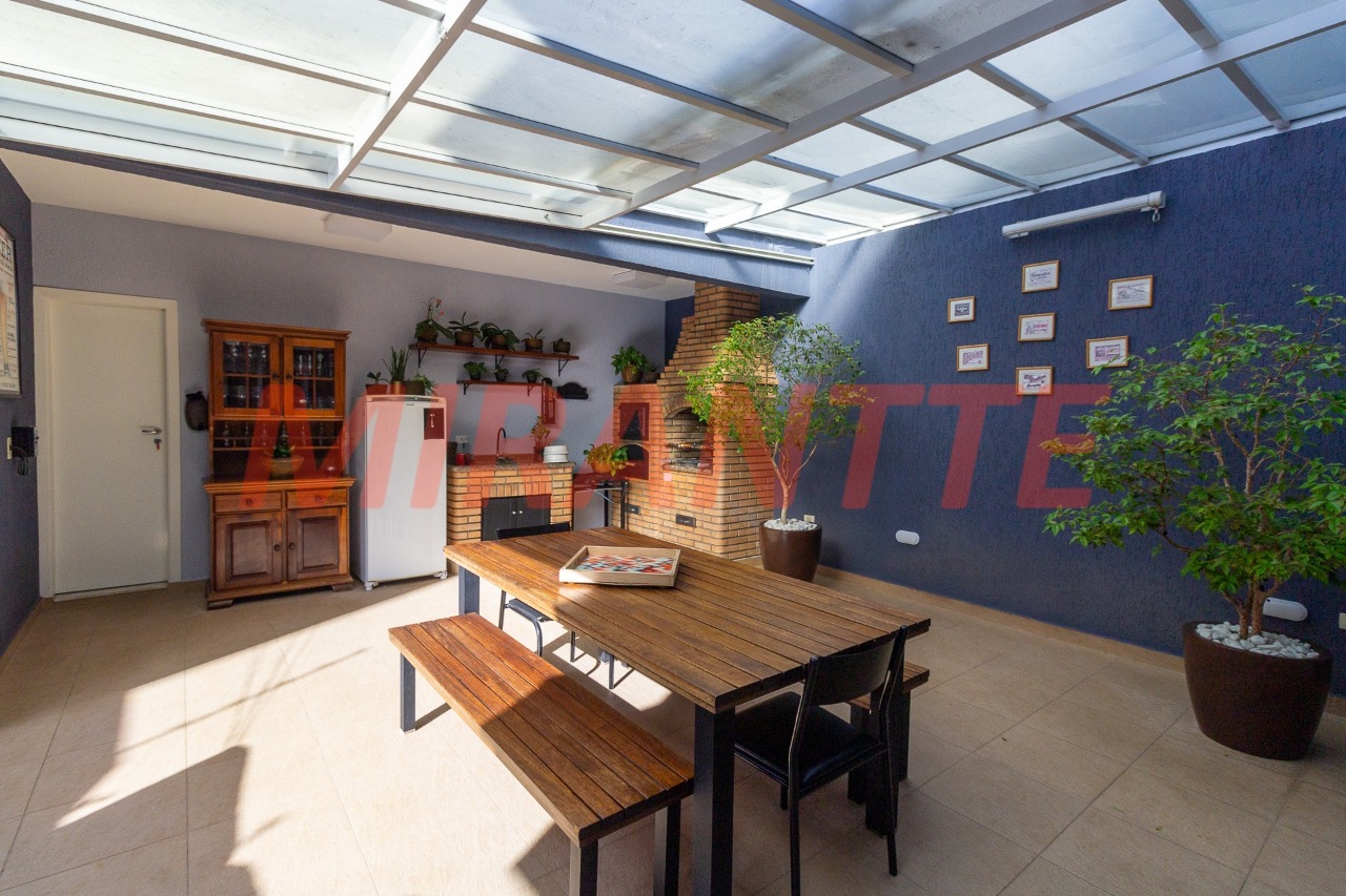 Sobrado de 321m² com 4 quartos em Santa Teresinha