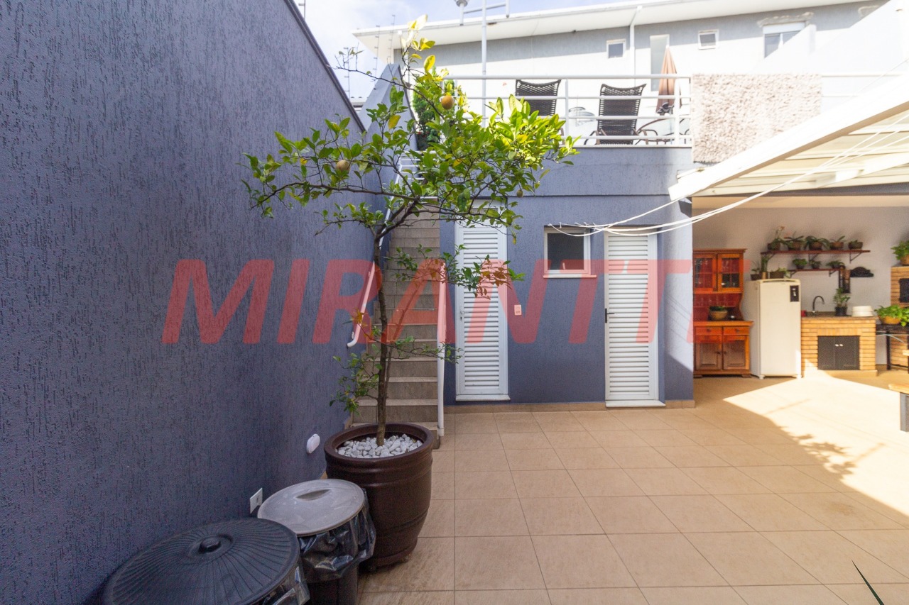 Sobrado de 321m² com 4 quartos em Santa Teresinha